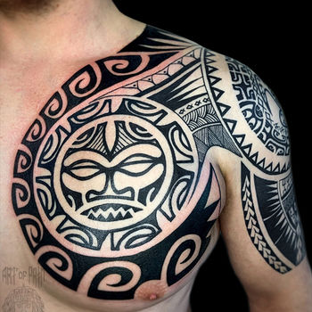 Татуировка мужская полинезия на груди маска