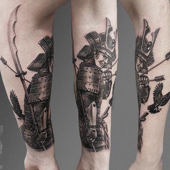 Татуировка мужская графика на предплечье самурай в доспехах
