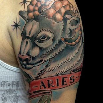 Татуировка мужская нью-скул на плече телец