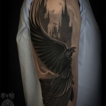 Татуировка мужская реализм на плече ворон
