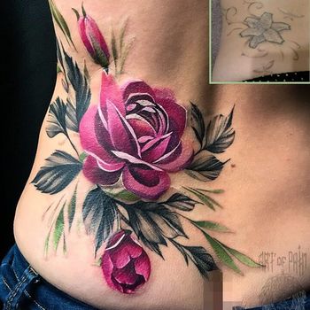 Татуировка женская нью-скул на спине цветы кавер
