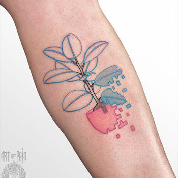 Татуировка женская графика на предплечье растение