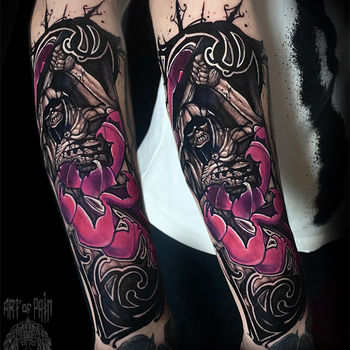 Татуировка мужская хоррор на предплечье цветок и скелет