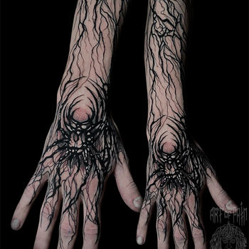 Татуировка мужская хоррор на руке паук