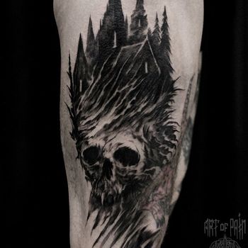 Татуировка мужская хоррор на бедре череп и дом в лесу