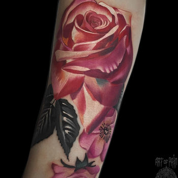 Татуировка женская реализм на плече роза