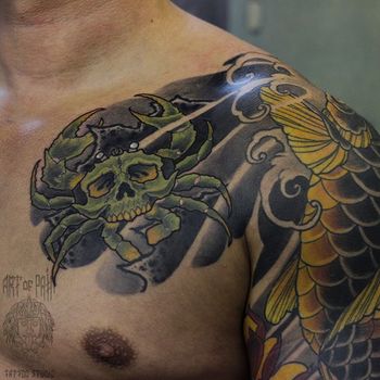 Татуировка мужская япония на груди краб 
