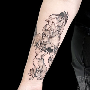Татуировка женская графика на предплечье ослик и лис