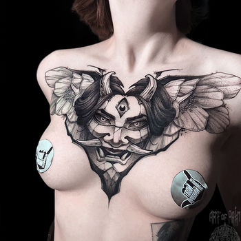 Татуировка женская графика и япония на груди демон Хання