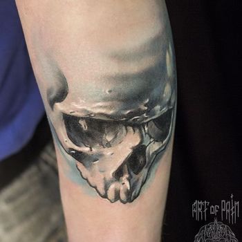 Татуировка мужская акварель на предплечье череп