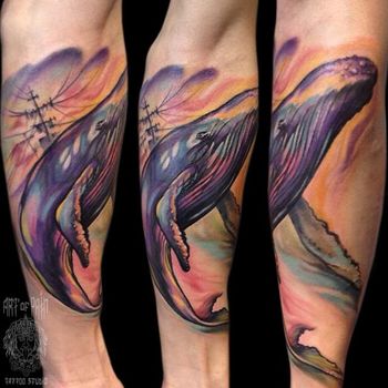 Татуировка мужская акварель на предплечье кит