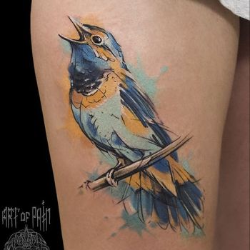 Татуировка женская акварель на бедре птица