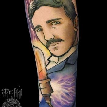  Татуировка мужская акварель на предплечье Тесла