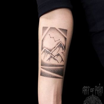 Татуировка женская дотворк на предплечье горный пейзаж 