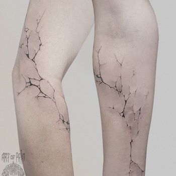 Татуировка женская реализм на руке трещины
