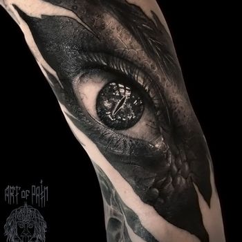 Татуировка мужская реализм на руке глаз