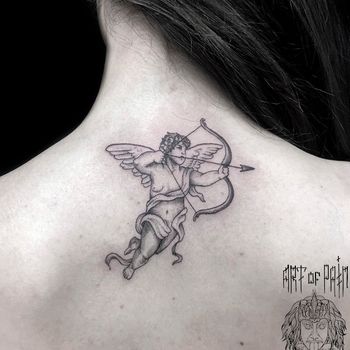 Татуировка женская графика на спине ангел