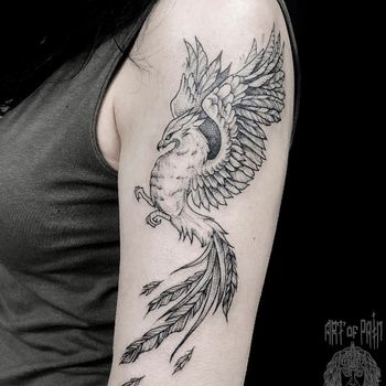 Татуировка женская графика на плече птица феникс