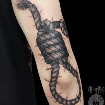 Татуировка мужская графика на руке веревка
