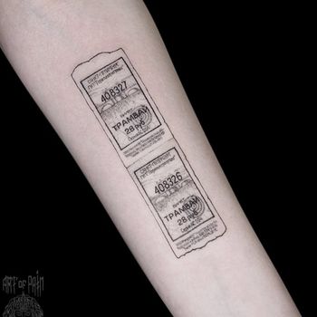 Татуировка женская графика на предплечье билеты