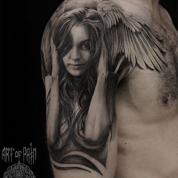Татуировка мужская Black&Grey на плече девушка с крыльями ангела