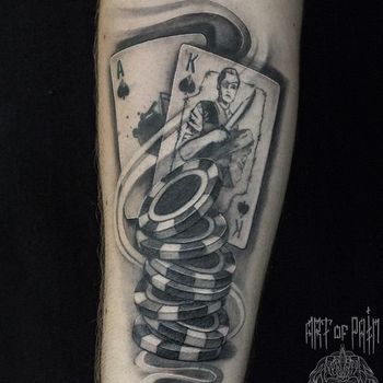 Татуировка мужская Black&Grey на предплечье покер