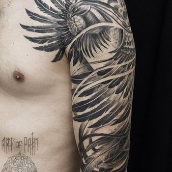 Татуировка мужская Black&Grey на плече перья