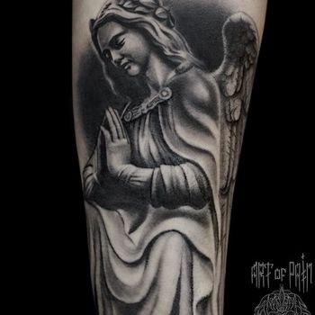 Татуировка мужская Black&Grey на руке ангел