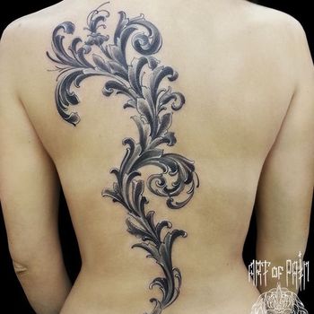 Татуировка женская Black&Grey на спине барокко