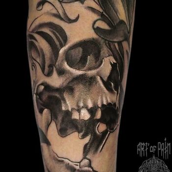 Татуировка мужская Black&Grey на предплечье череп с выбитыми зубами