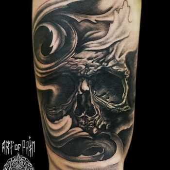 Татуировка мужская Black&Grey на руке череп