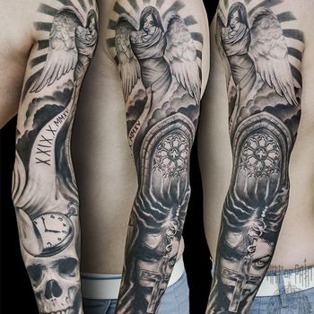 Татуировка мужская Black&Grey рукав череп и готический витраж