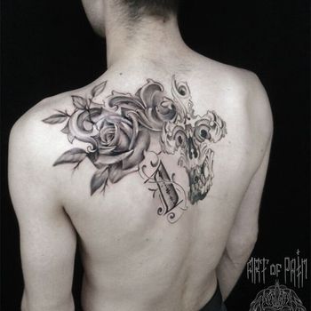 Татуировка мужская Black&Grey на спине цветы