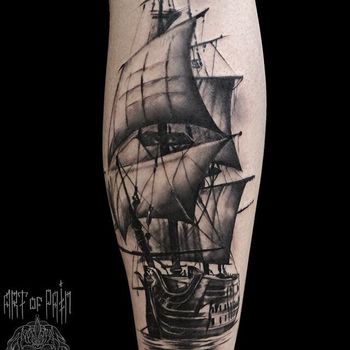 Татуировка мужская Black&Grey на икре корабль