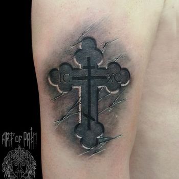 Татуировка мужская Black&Grey на плече крест