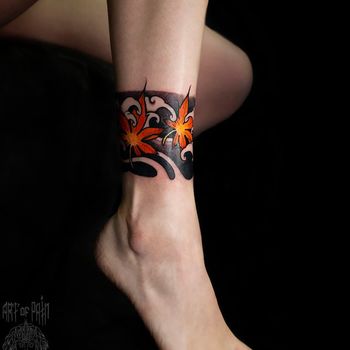 Татуировка женская япония на щиколотке браслет, кленовые листья и волны 