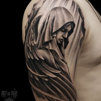 Татуировка мужская black&grey на плече дева ангел