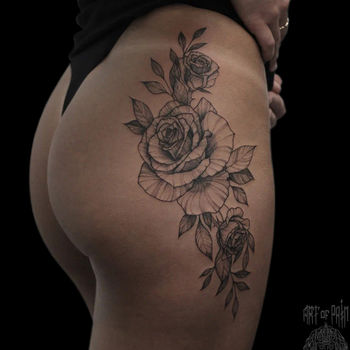 Татуировка женская графика на бедре и ягодице цветы роз