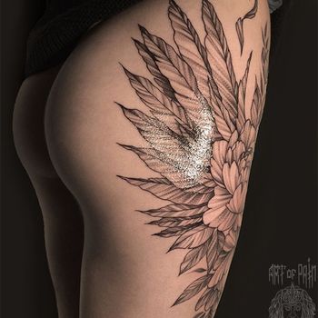 Татуировка женская графика на бедре цветы и листья