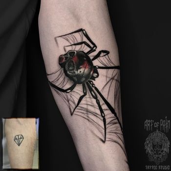 Татуировка мужская реализм на предплечье кавер паук