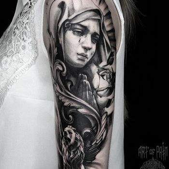 Татуировка женская black&grey на плече дева Мария