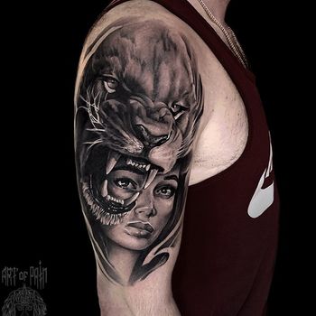 Татуировка мужская реализм на плече девушка и лев