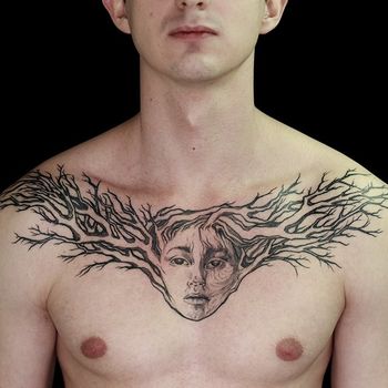 Татуировка мужская графика на груди лицо девушки