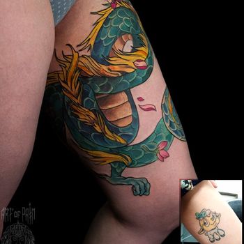 Татуировка женская нью скул на бедре дракон (перекрытие)