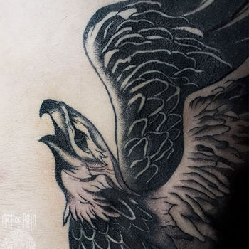 Татуировка мужская графика на боку орел