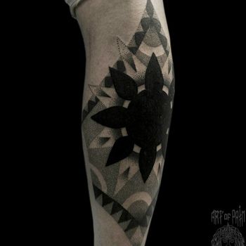 Татуировка мужская орнаментал на голени узор