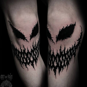 Татуировка мужская графика на коленях монстры