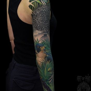 Татуировка женская реализм тату-рукав сокол, календарь Майя