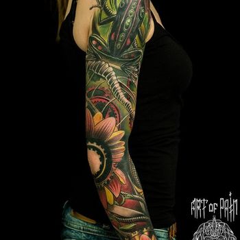 Татуировка женская фентези на руке цветы