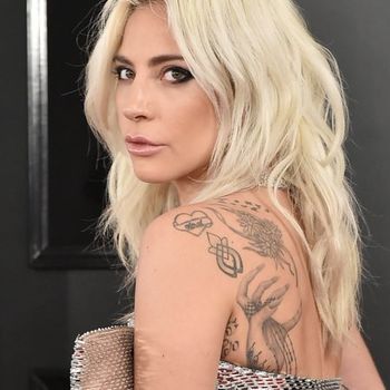 Татуировки Леди Гага на лопатке